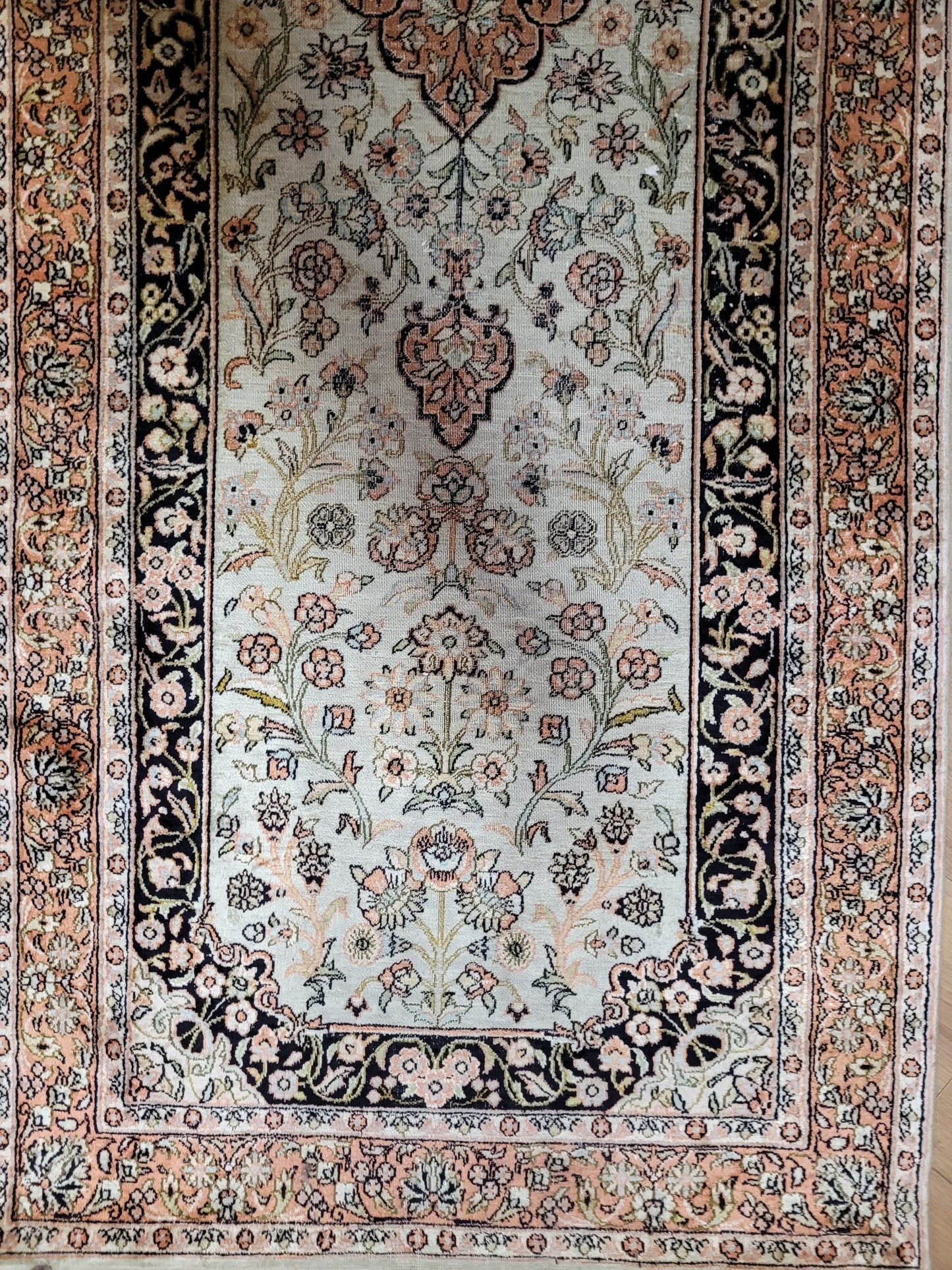 Ghom Läufer Seide auf Baumwolle florales Design 303x78 cm