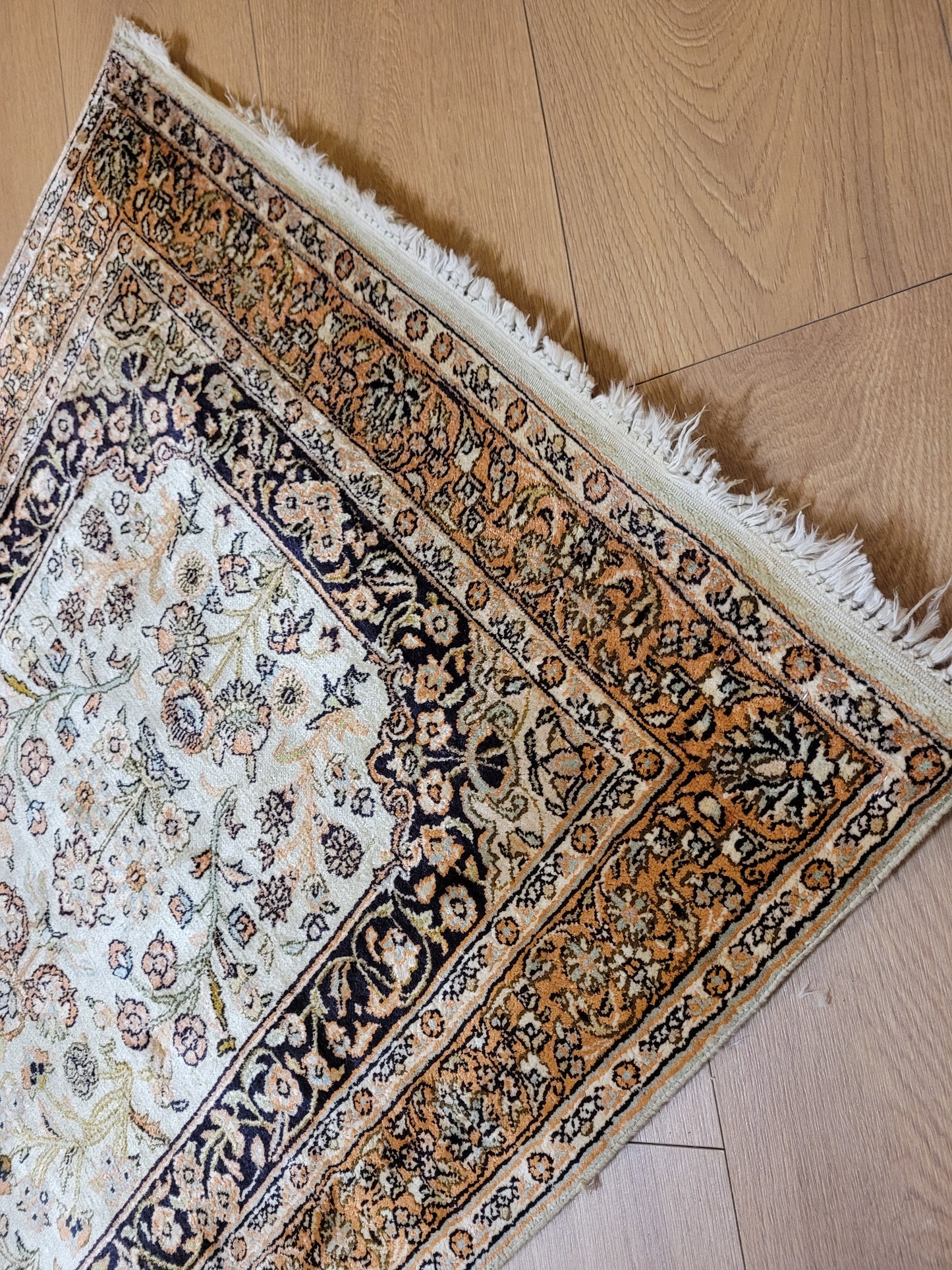 Ghom Läufer Seide auf Baumwolle florales Design 303x78 cm