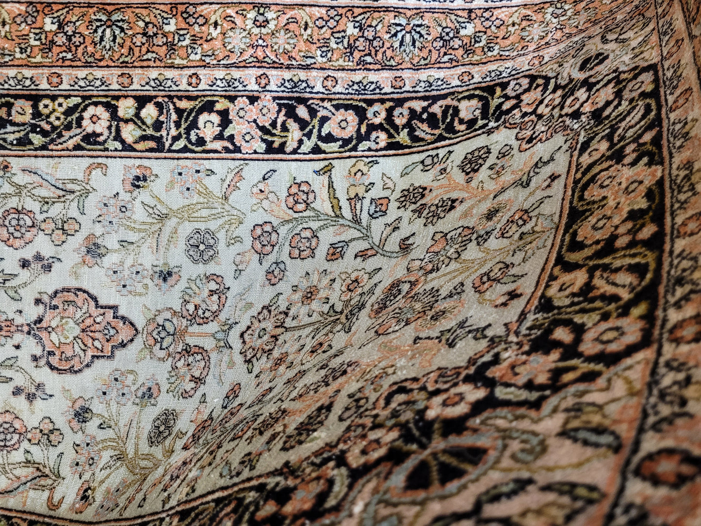 Ghom Läufer Seide auf Baumwolle florales Design 303x78 cm