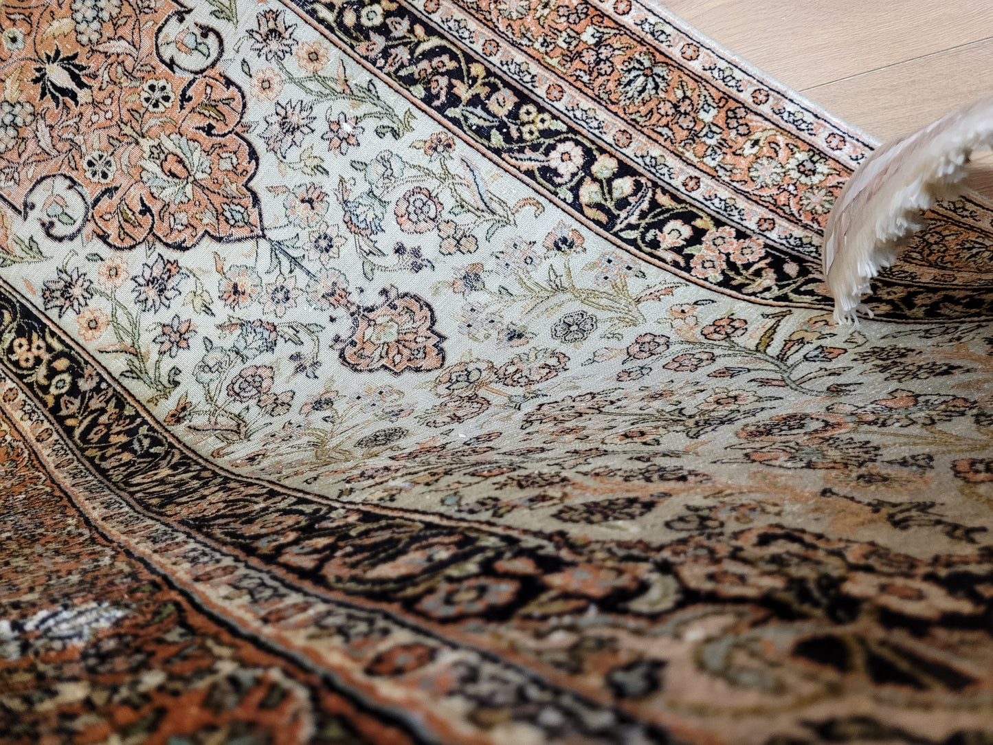 Ghom Läufer Seide auf Baumwolle florales Design 303x78 cm