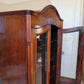 Vitrinenschrank – Nussbaum furniert mit Glasfüllungen – ca. 19./20. Jahrhundert