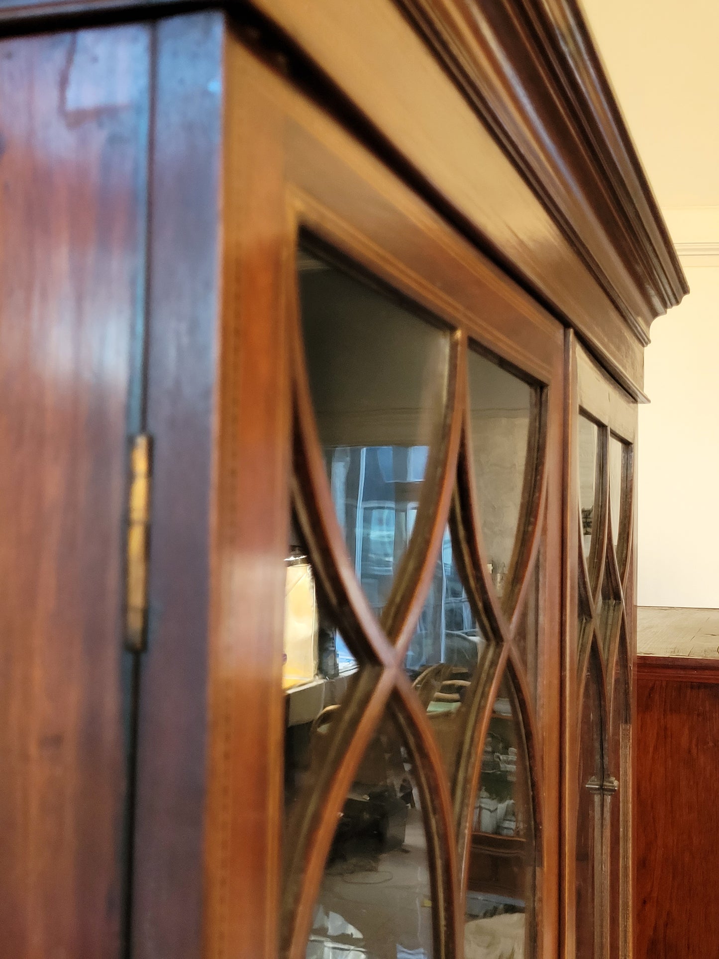 Englischer Bücherschrank – Mahagoni mit Glasfüllungen – ca. 19./20. Jahrhundert