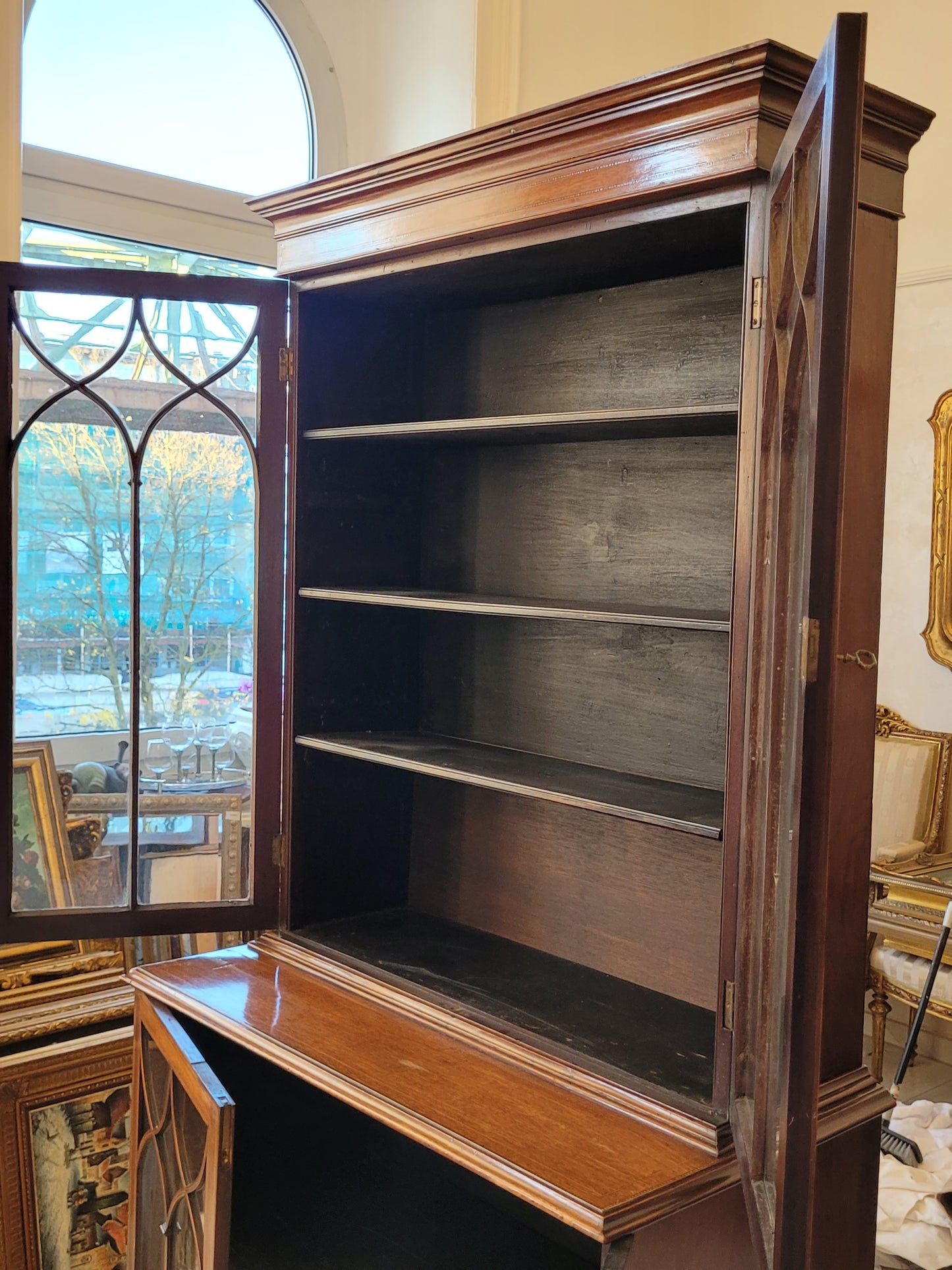 Englischer Bücherschrank – Mahagoni mit Glasfüllungen – ca. 19./20. Jahrhundert