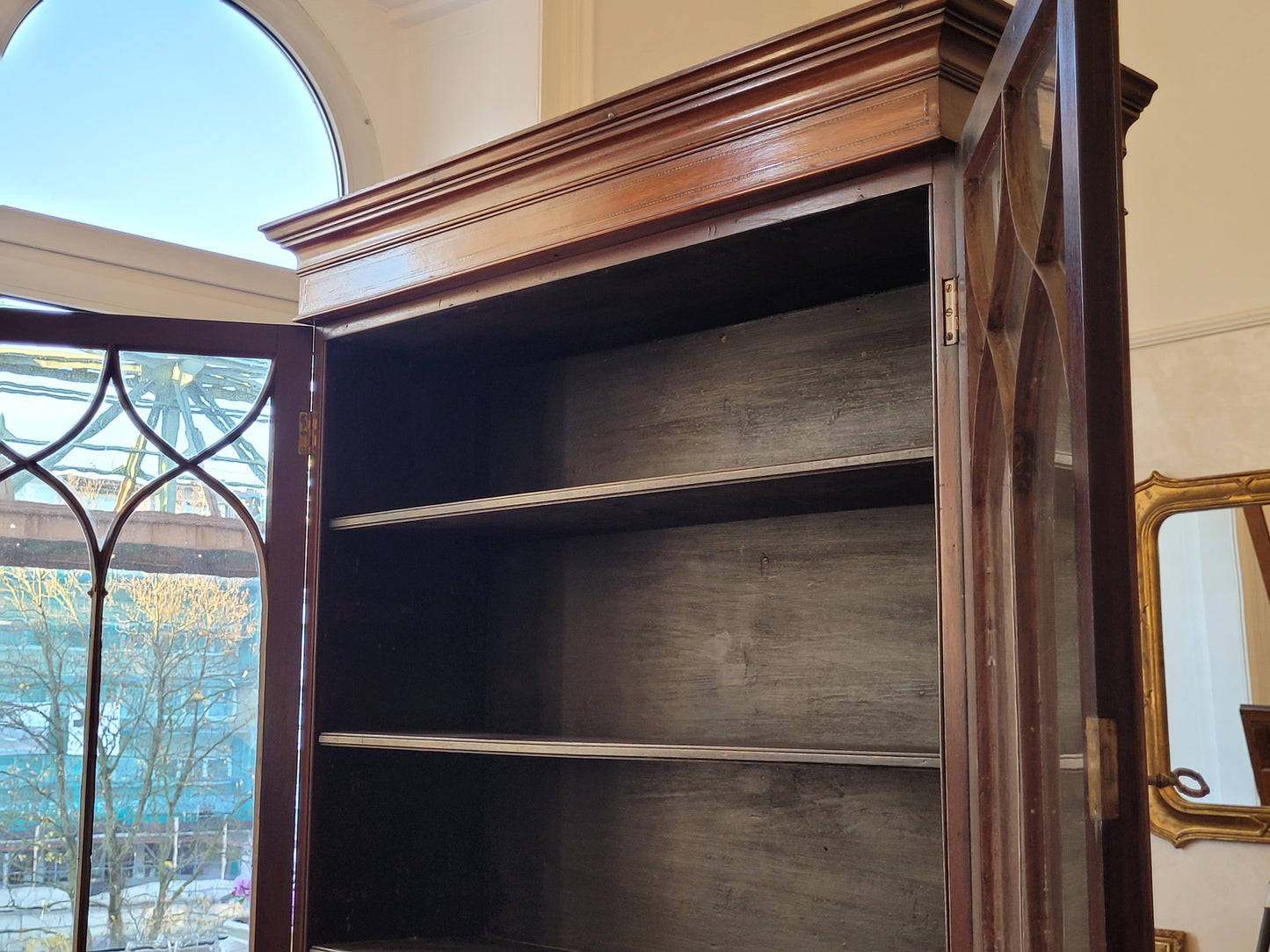 Englischer Bücherschrank – Mahagoni mit Glasfüllungen – ca. 19./20. Jahrhundert