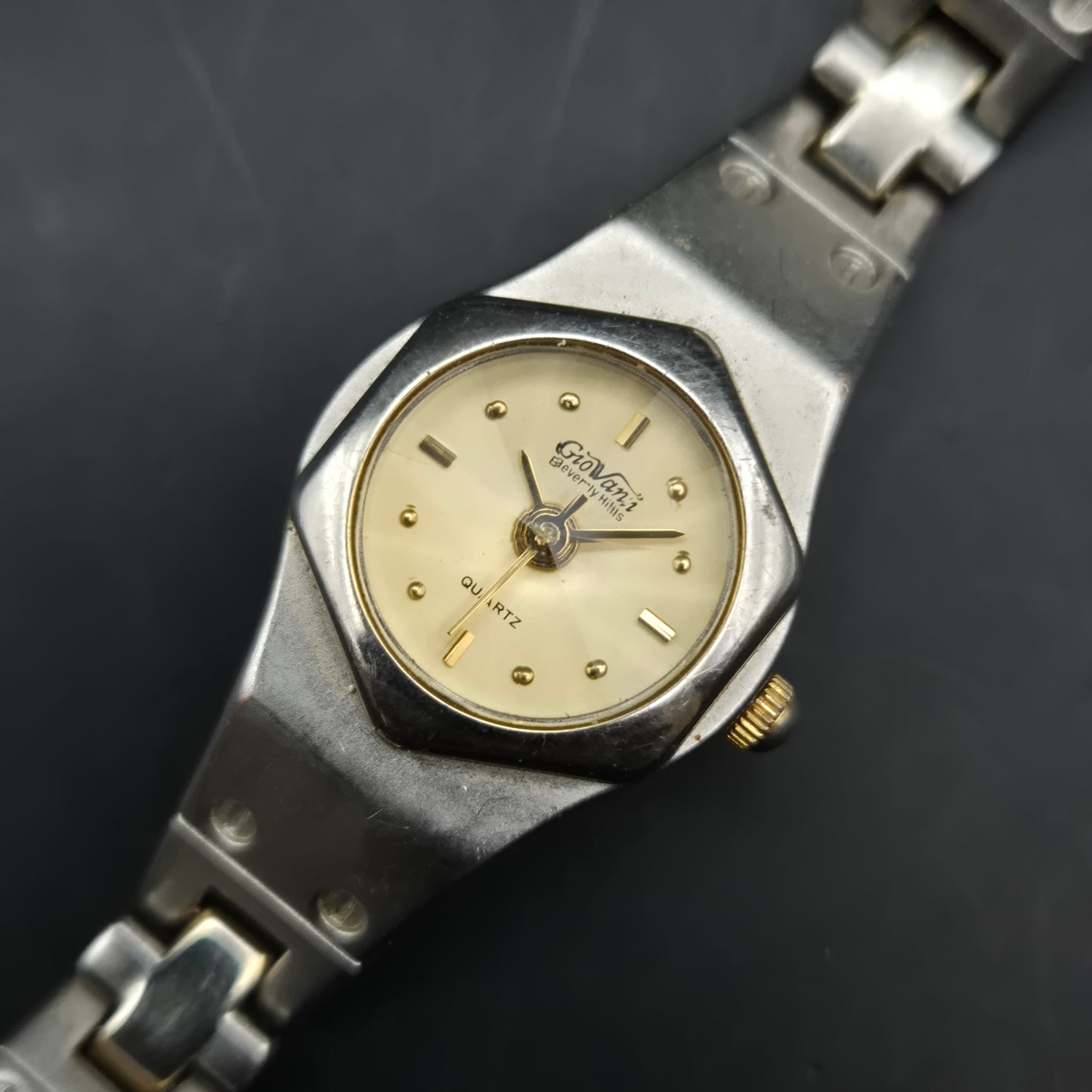 Giovanni Damen Uhr – Vintage-Stil mit goldenem Zifferblatt