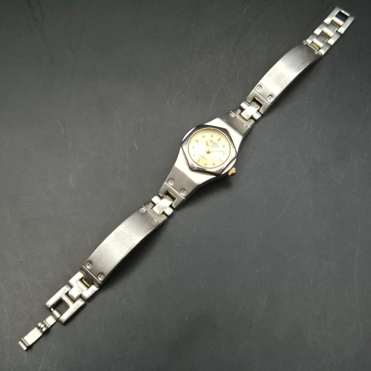 Giovanni Damen Uhr – Vintage-Stil mit goldenem Zifferblatt