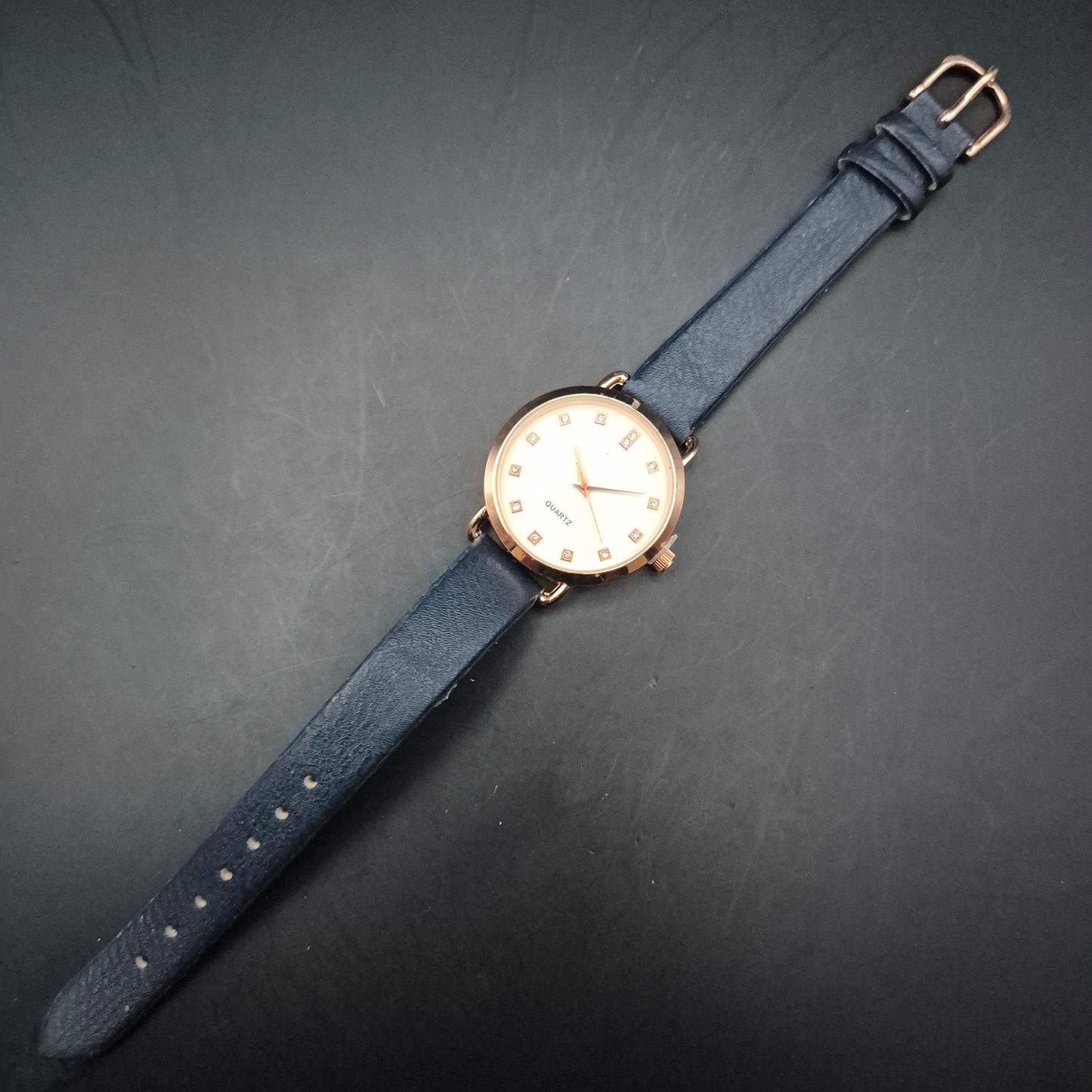 Elegante Damen Uhr mit Strassbesatz – Stilvoller Look in Roségold