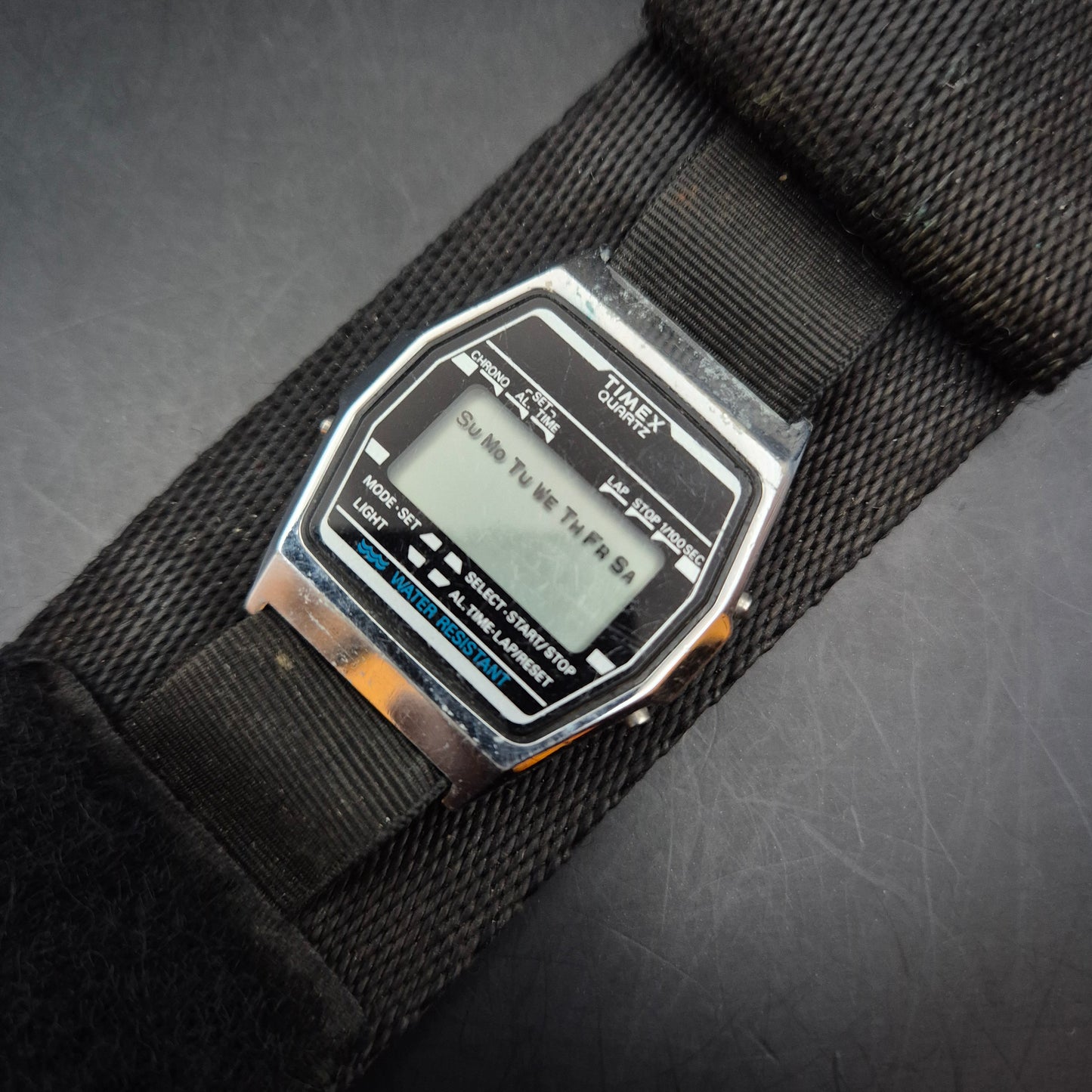 Vintage Timex Herren Uhr – Digitaler Retro-Look mit Nylonarmband