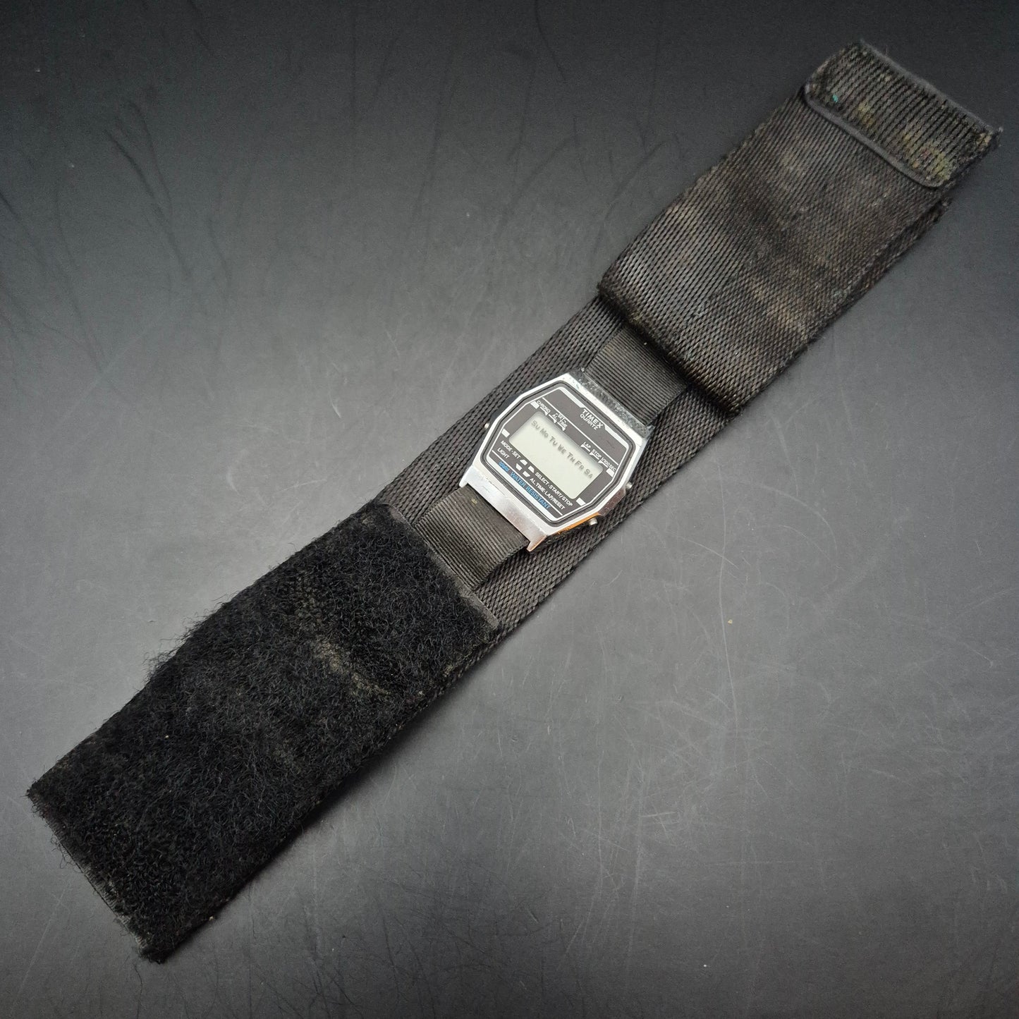 Vintage Timex Herren Uhr – Digitaler Retro-Look mit Nylonarmband