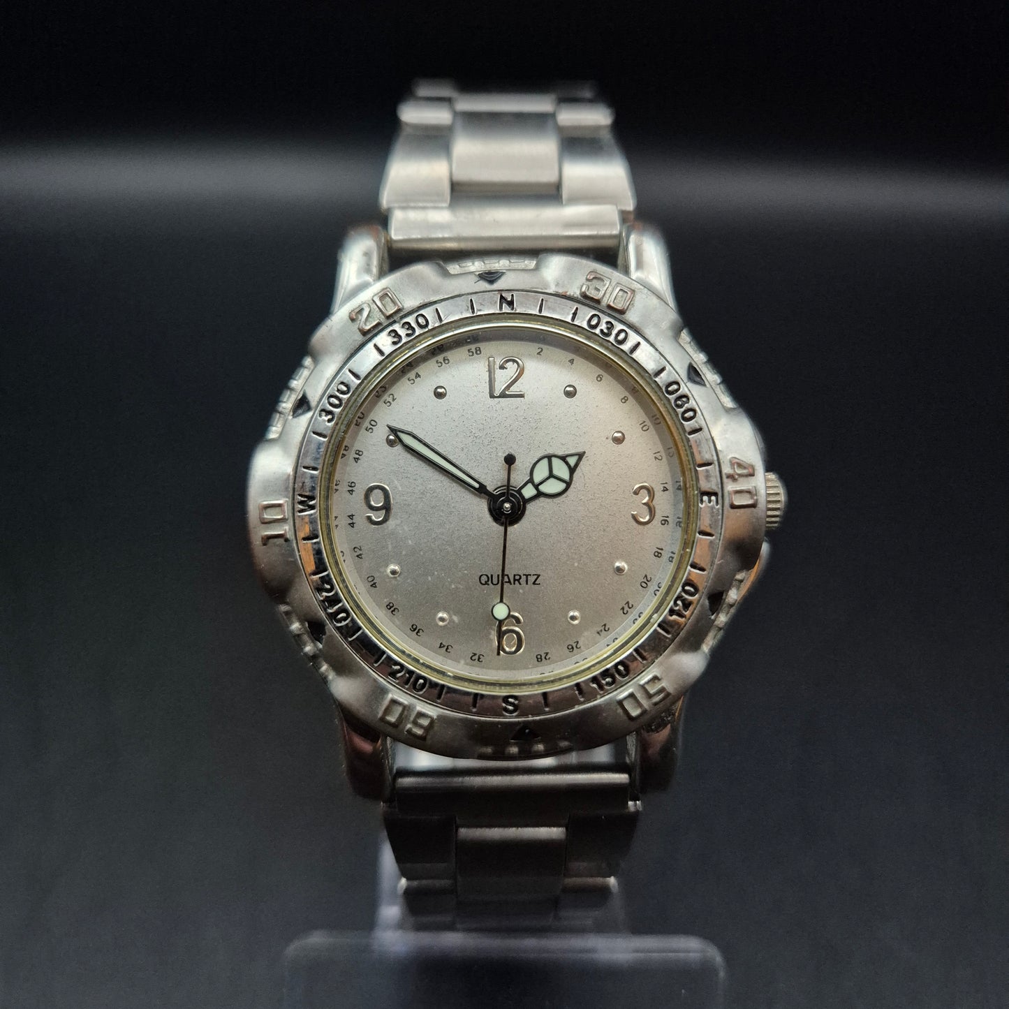 Sportliche Herren Uhr – Robustes Design mit Edelstahlarmband