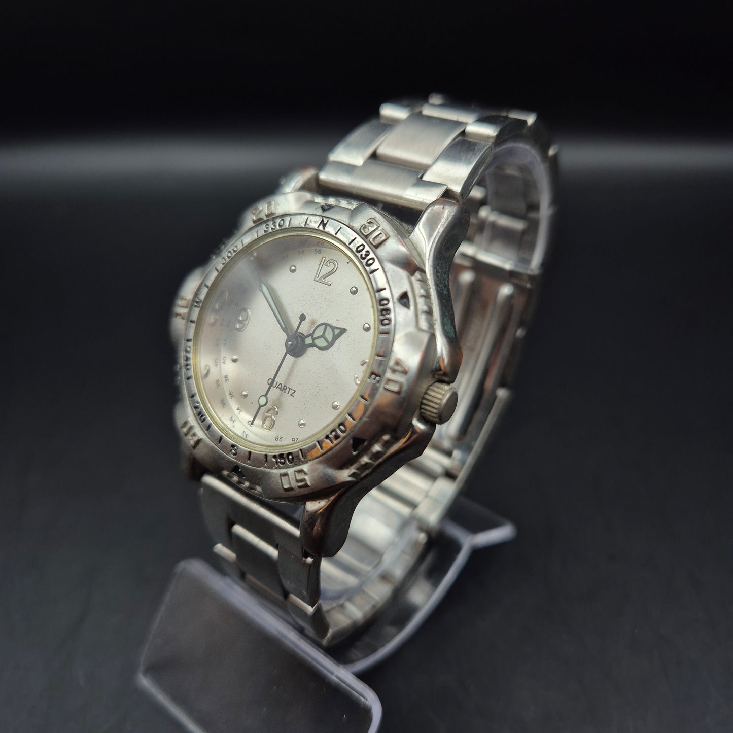 Sportliche Herren Uhr – Robustes Design mit Edelstahlarmband