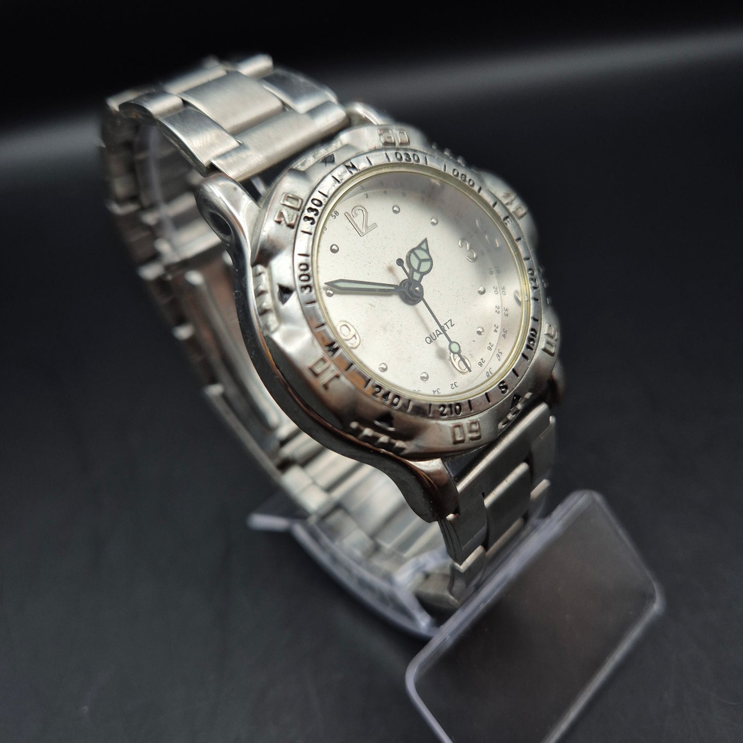 Sportliche Herren Uhr – Robustes Design mit Edelstahlarmband