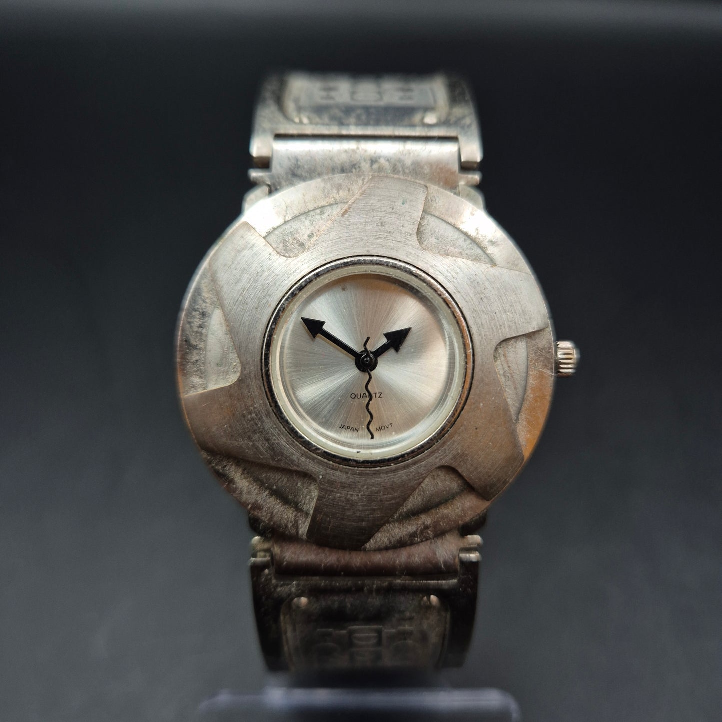 Ausgefallene Herren Uhr – Futuristisches Design mit Japan Quarzwerk