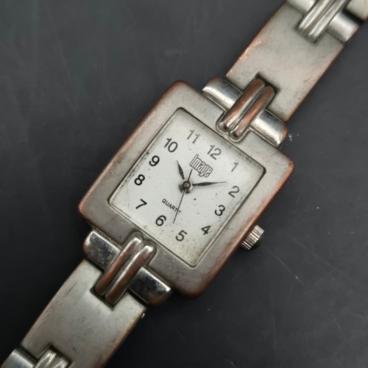 Image Damen Uhr – Klassisches Design mit rechteckigem Gehäuse