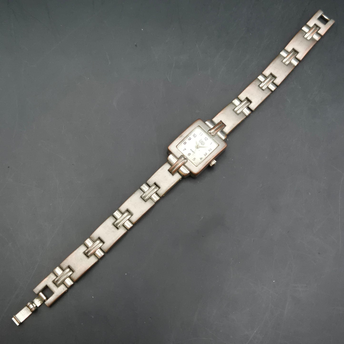 Image Damen Uhr – Klassisches Design mit rechteckigem Gehäuse