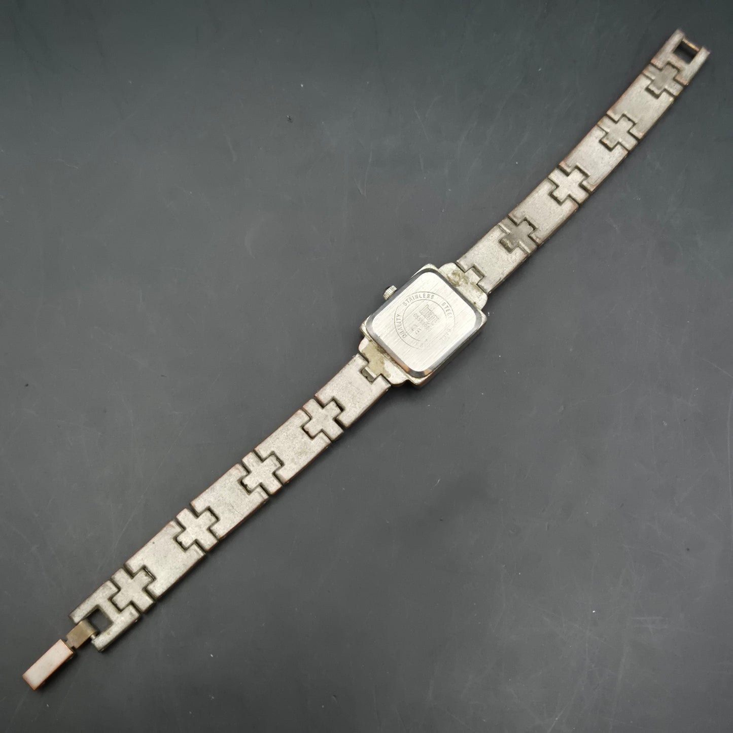 Image Damen Uhr – Klassisches Design mit rechteckigem Gehäuse