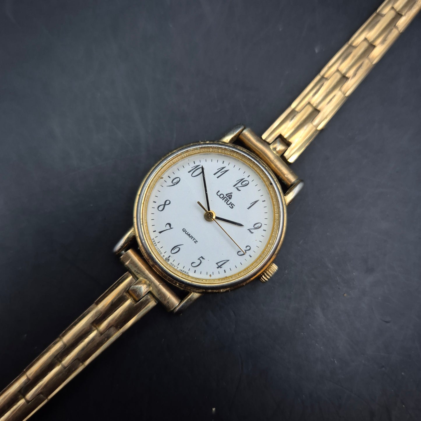 Lorus Damen Uhr – Klassische Quarzuhr mit vergoldetem Armband