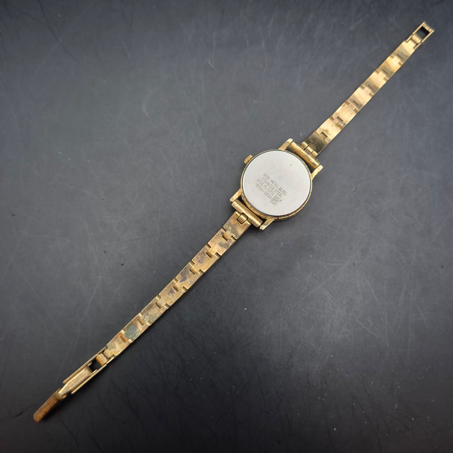 Lorus Damen Uhr – Klassische Quarzuhr mit vergoldetem Armband