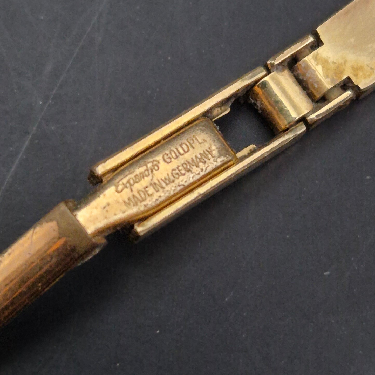 Lorus Damen Uhr – Klassische Quarzuhr mit vergoldetem Armband