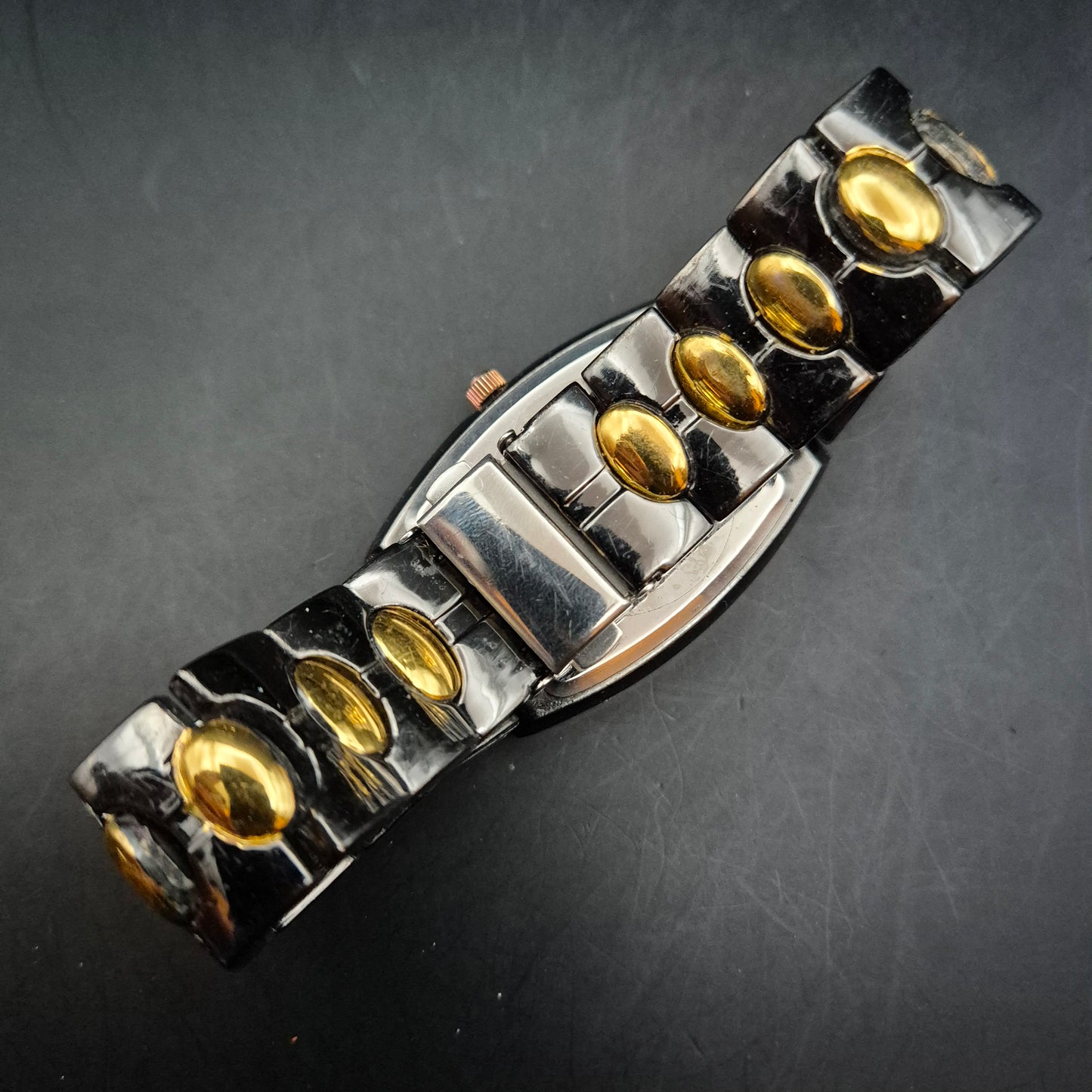 FLR Damen Uhr – Extravagantes Schwarz-Gold Bicolor Quarz