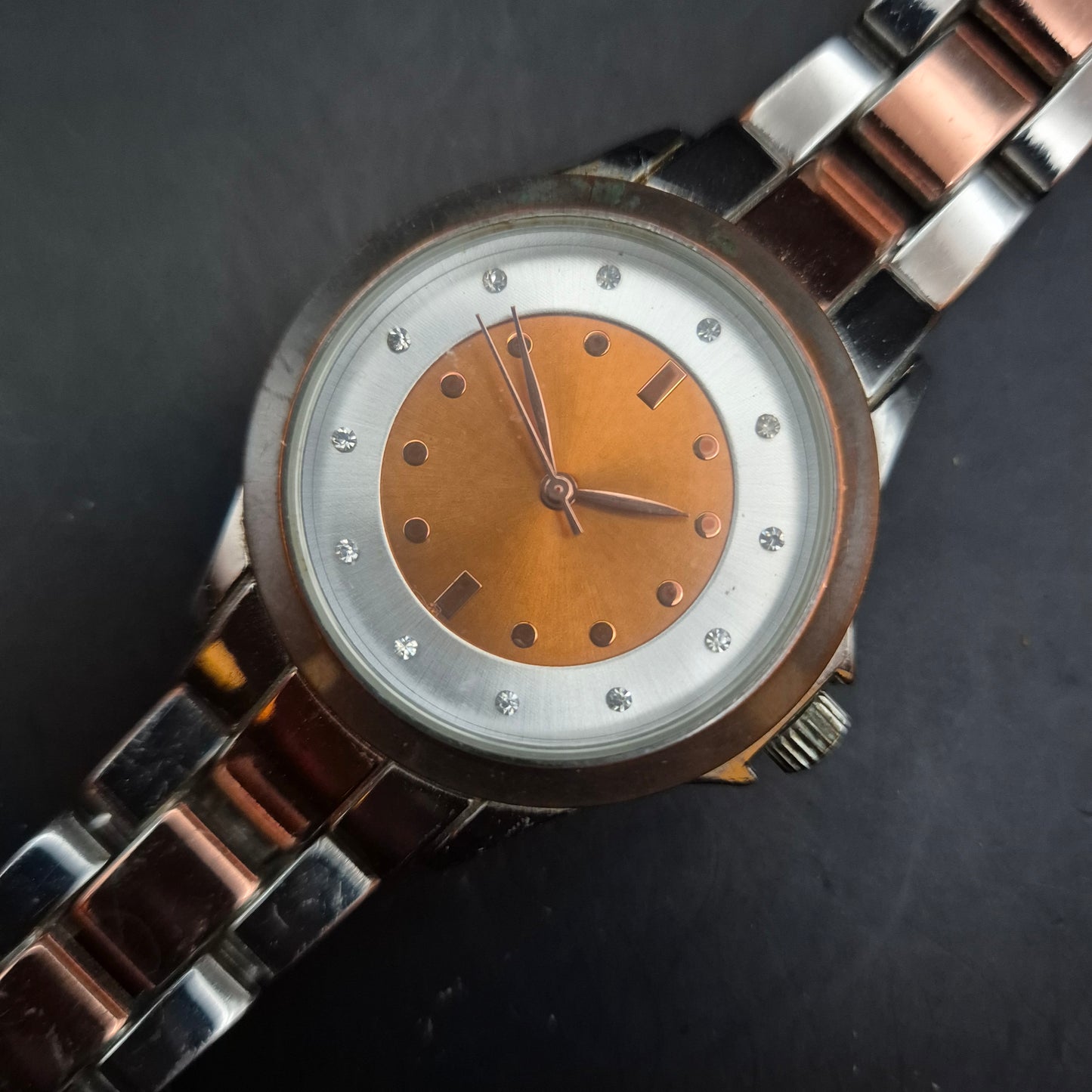 Elegante Damen Uhr Bicolor – Roségold-Akzente mit Glitzersteinen