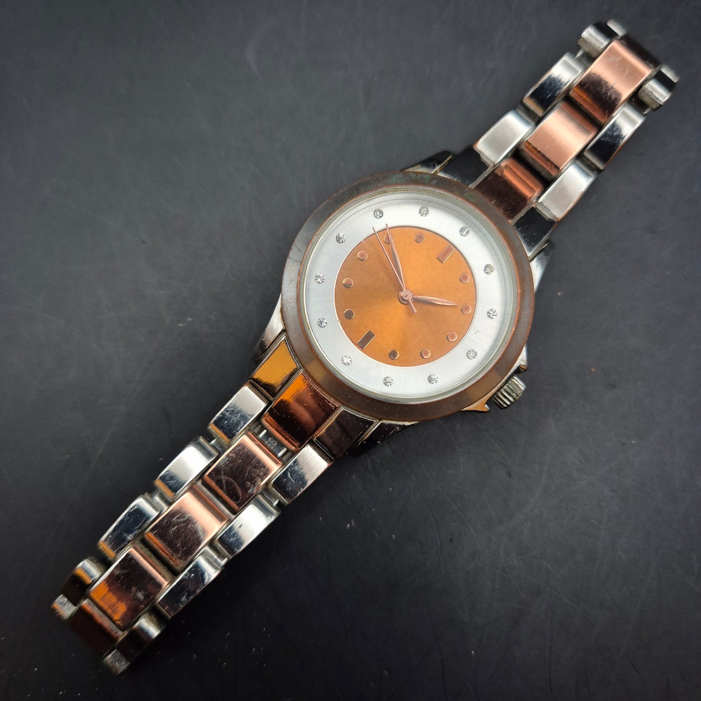 Elegante Damen Uhr Bicolor – Roségold-Akzente mit Glitzersteinen