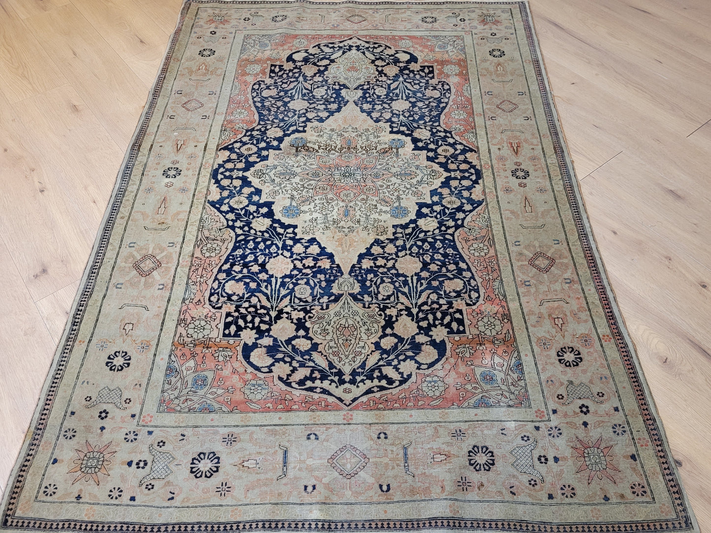 Keschan Teppich fein floral Zentralmedaillon 190×132 cm