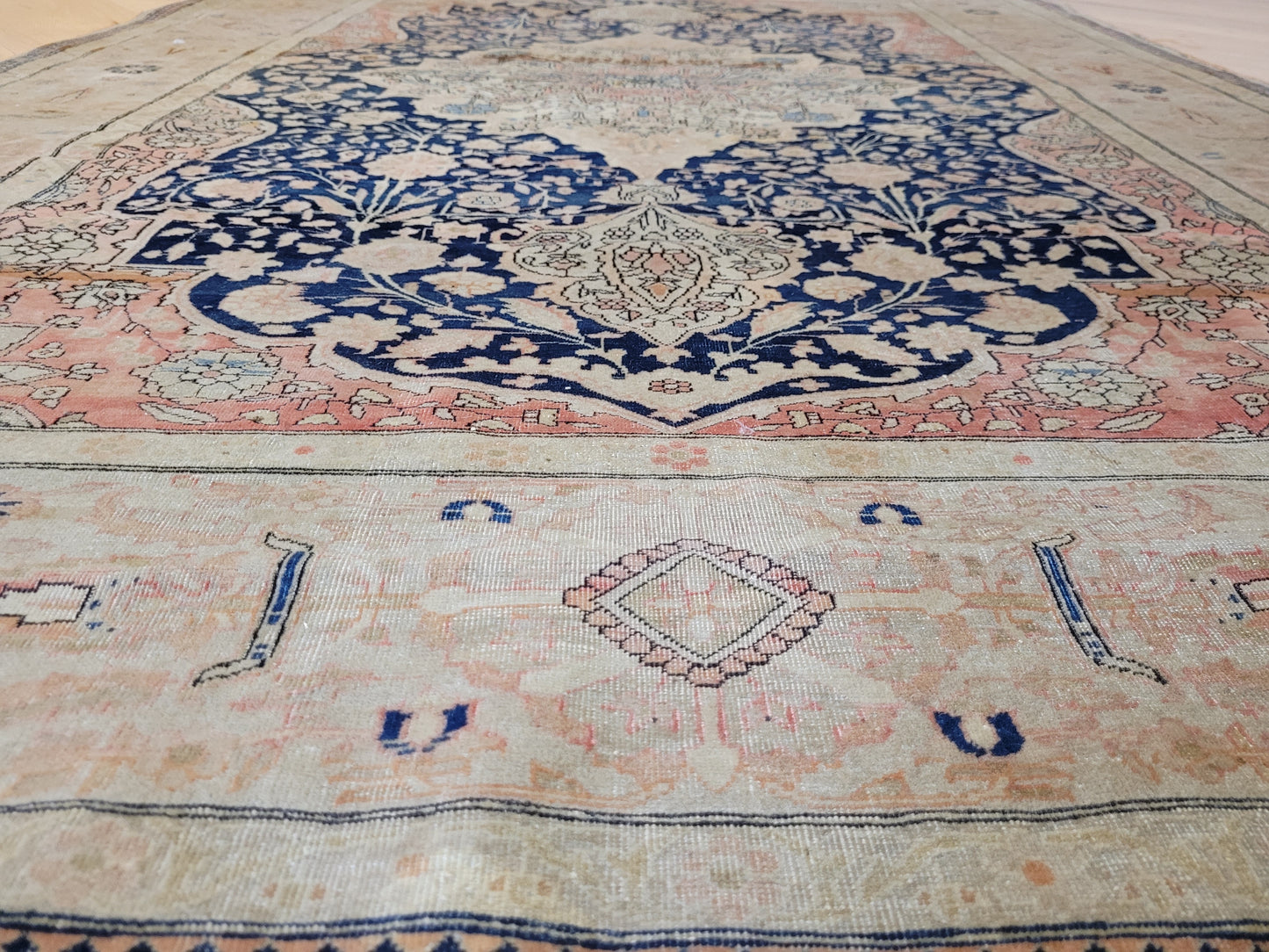 Keschan Teppich fein floral Zentralmedaillon 190×132 cm