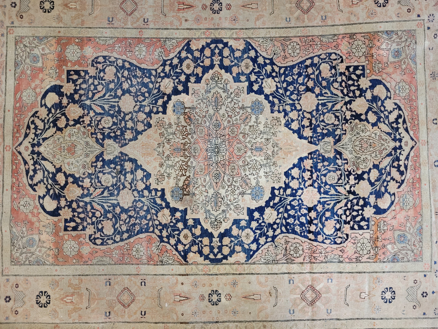 Keschan Teppich fein floral Zentralmedaillon 190×132 cm