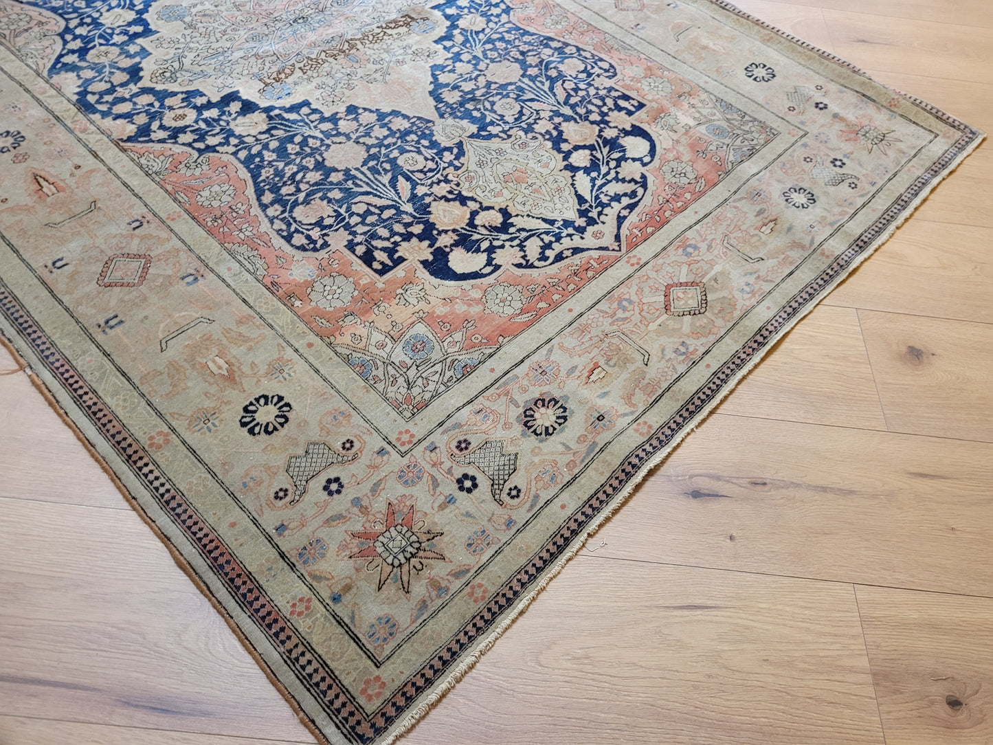 Keschan Teppich fein floral Zentralmedaillon 190×132 cm