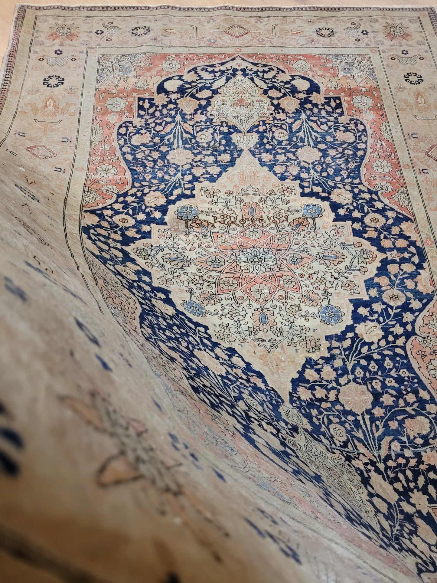 Keschan Teppich fein floral Zentralmedaillon 190×132 cm