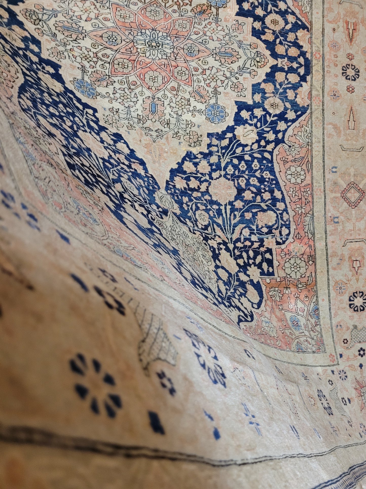 Keschan Teppich fein floral Zentralmedaillon 190×132 cm