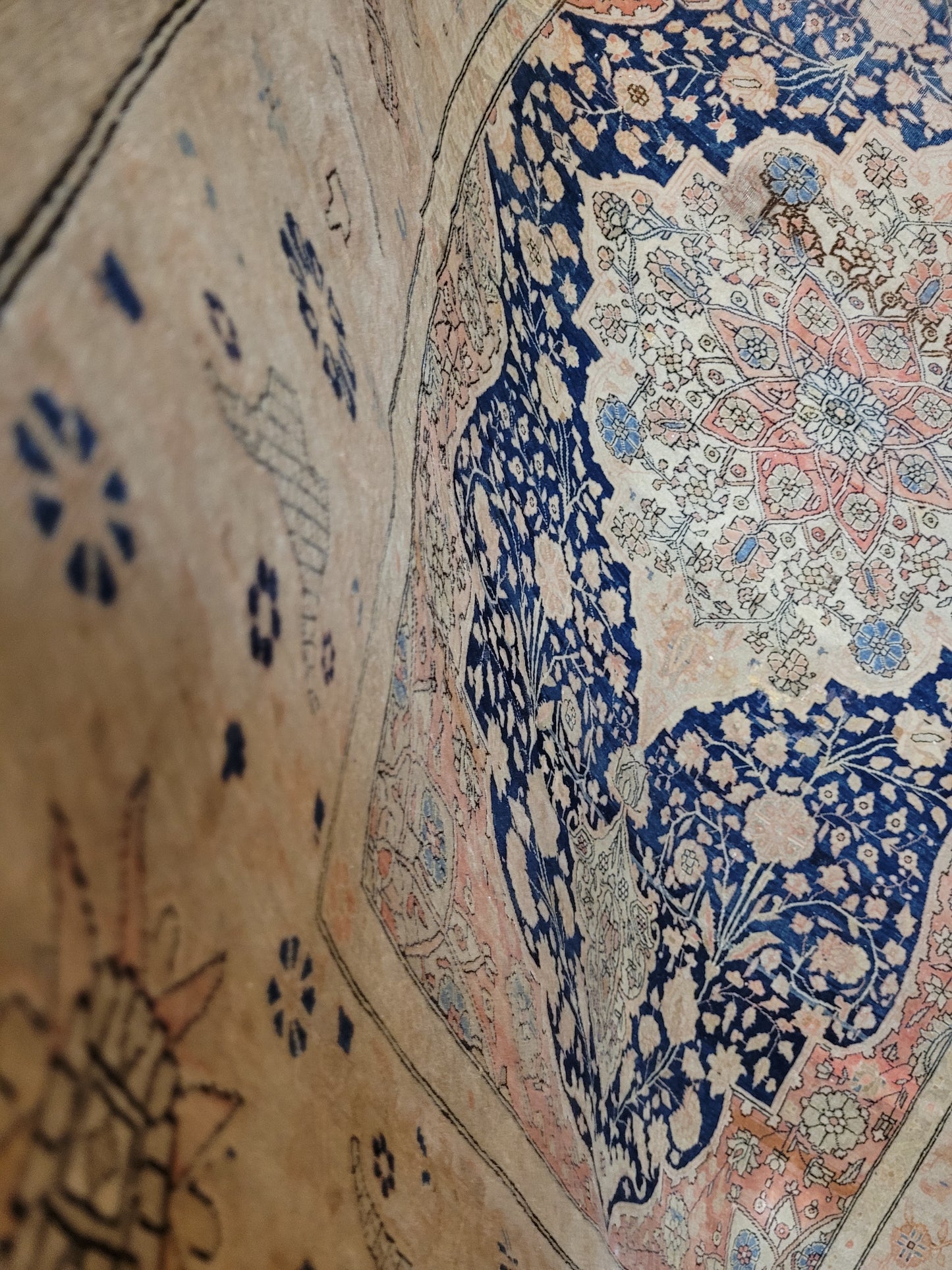 Keschan Teppich fein floral Zentralmedaillon 190×132 cm