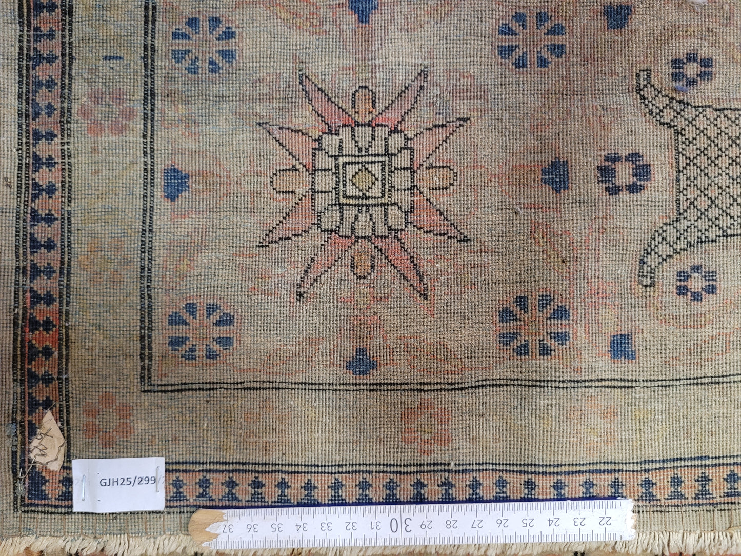 Keschan Teppich fein floral Zentralmedaillon 190×132 cm