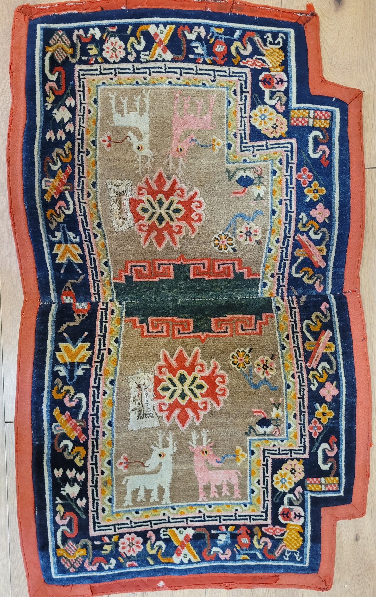 China Teppich antik figürlich Drachenmotiv 118×70 cm