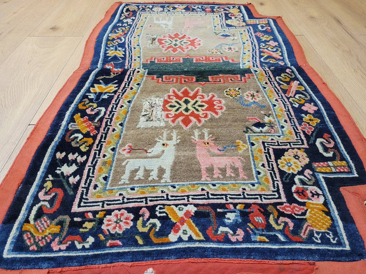 China Teppich antik figürlich Drachenmotiv 118×70 cm