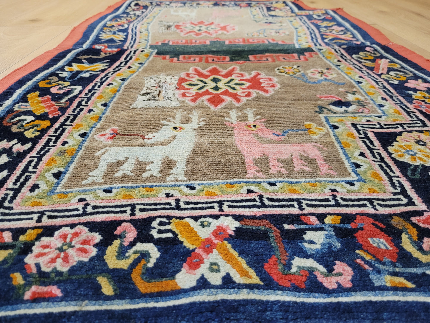 China Teppich antik figürlich Drachenmotiv 118×70 cm