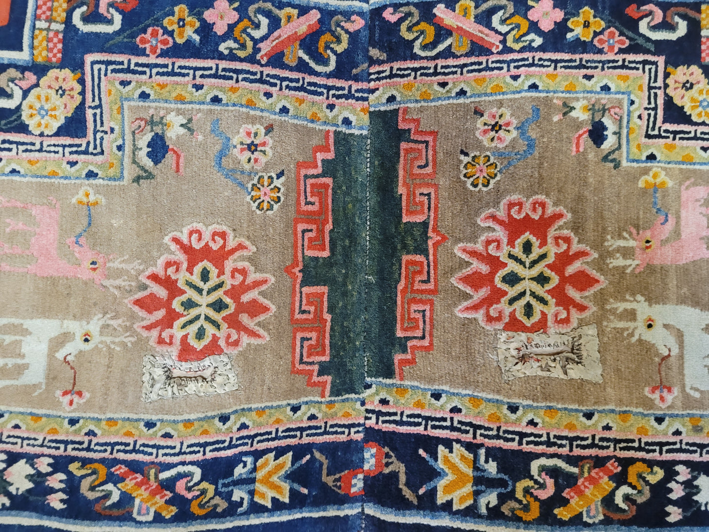 China Teppich antik figürlich Drachenmotiv 118×70 cm