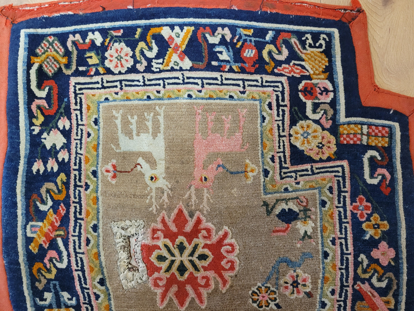 China Teppich antik figürlich Drachenmotiv 118×70 cm