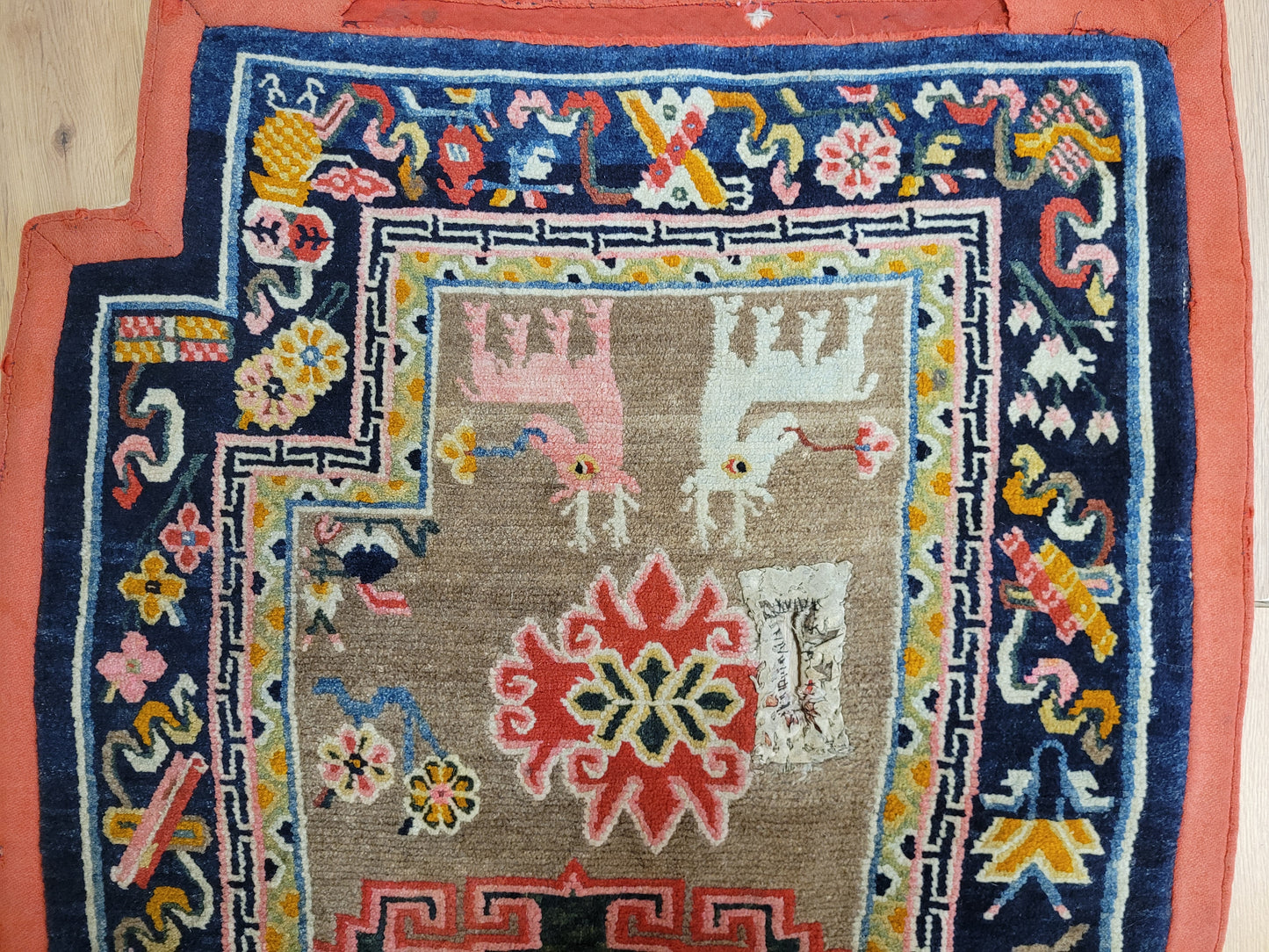 China Teppich antik figürlich Drachenmotiv 118×70 cm