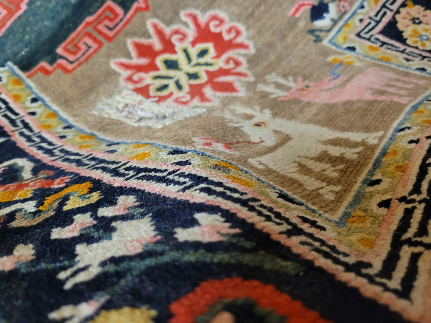 China Teppich antik figürlich Drachenmotiv 118×70 cm