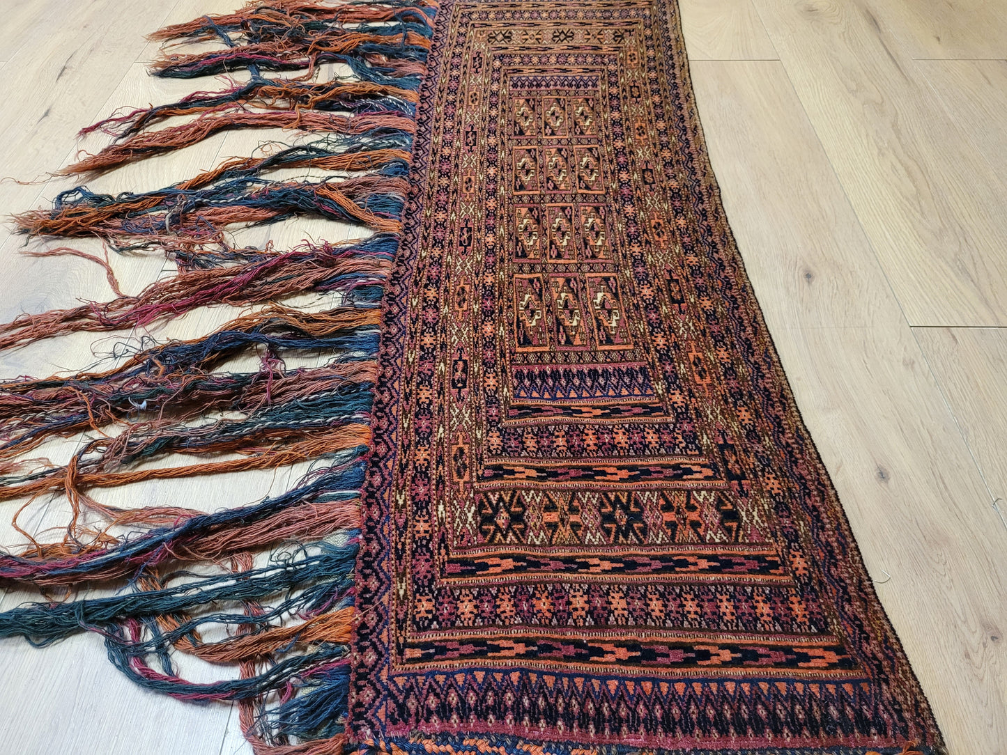 Jomut Turkmen Teppich antik fein geometrisch 126×40 cm