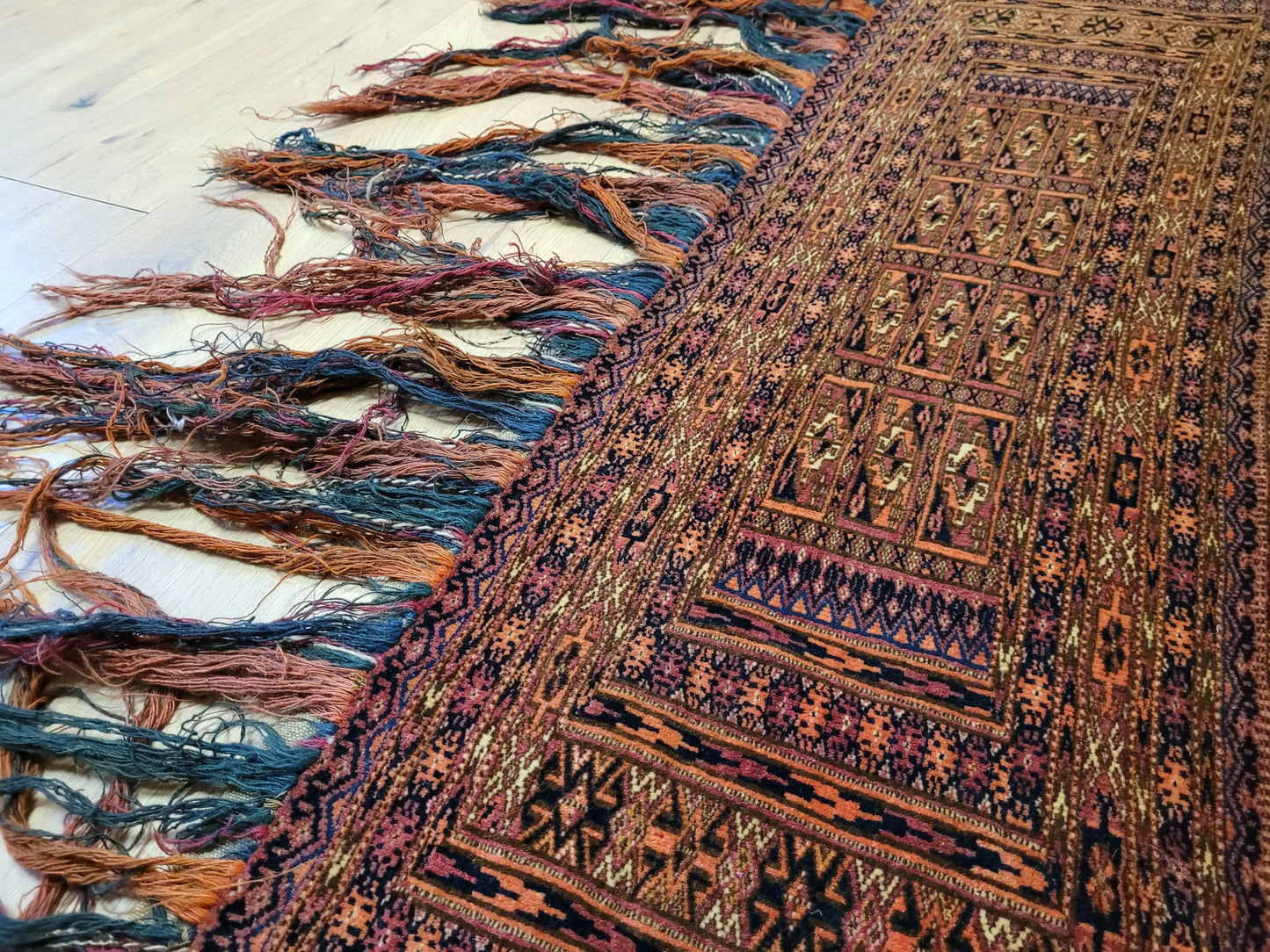 Jomut Turkmen Teppich antik fein geometrisch 126×40 cm