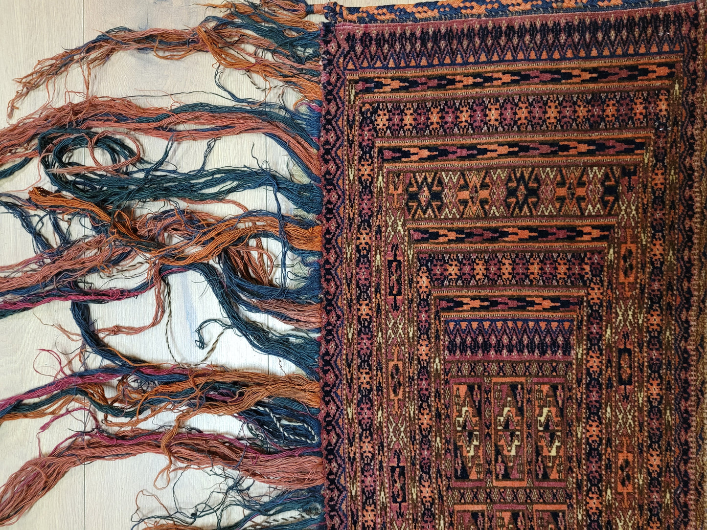 Jomut Turkmen Teppich antik fein geometrisch 126×40 cm