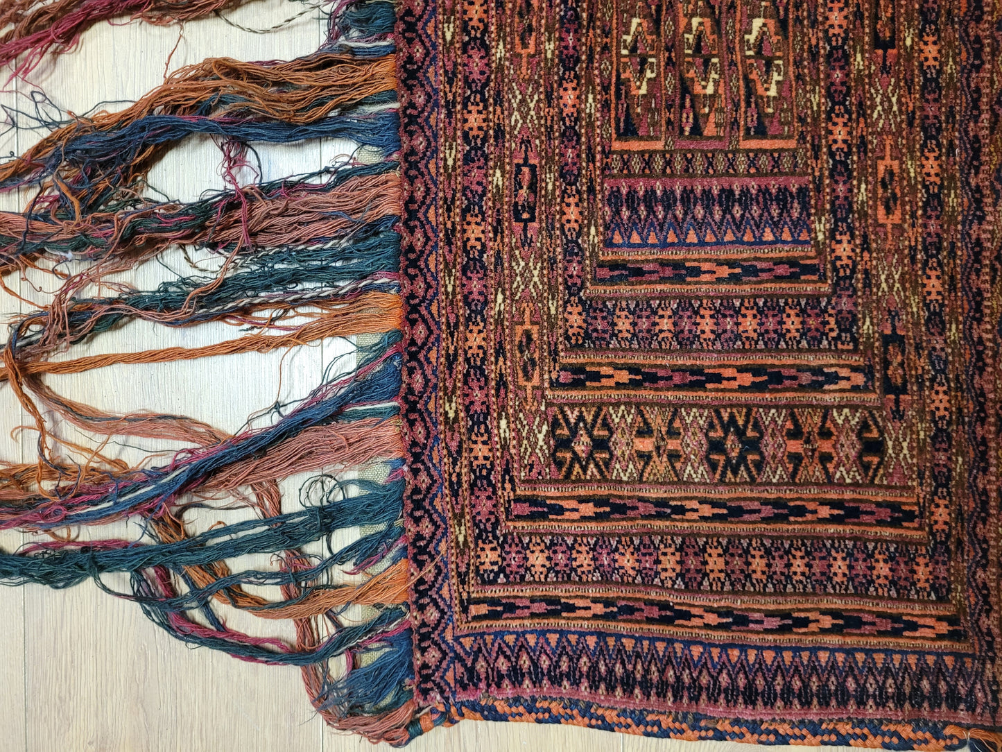 Jomut Turkmen Teppich antik fein geometrisch 126×40 cm