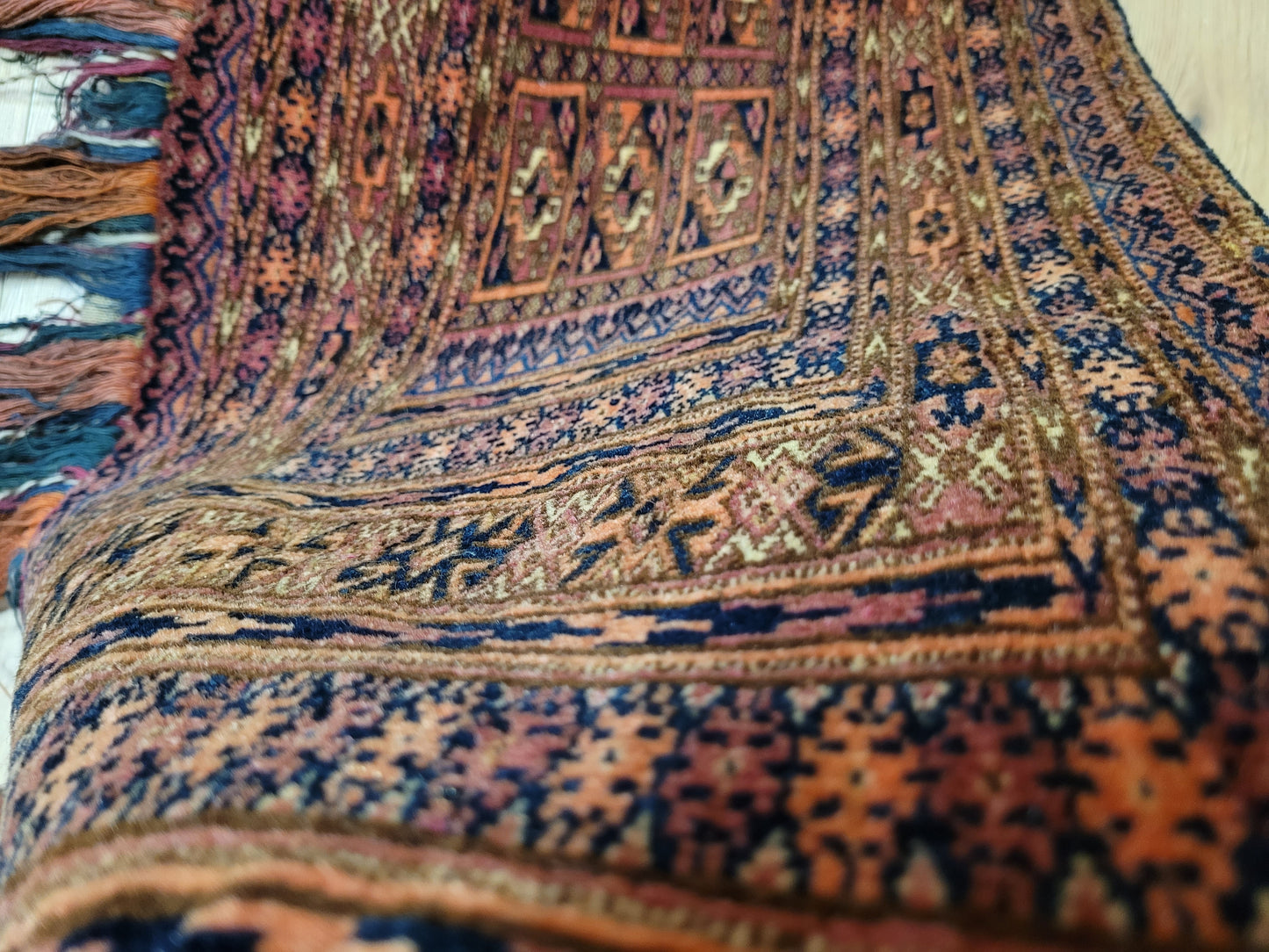 Jomut Turkmen Teppich antik fein geometrisch 126×40 cm