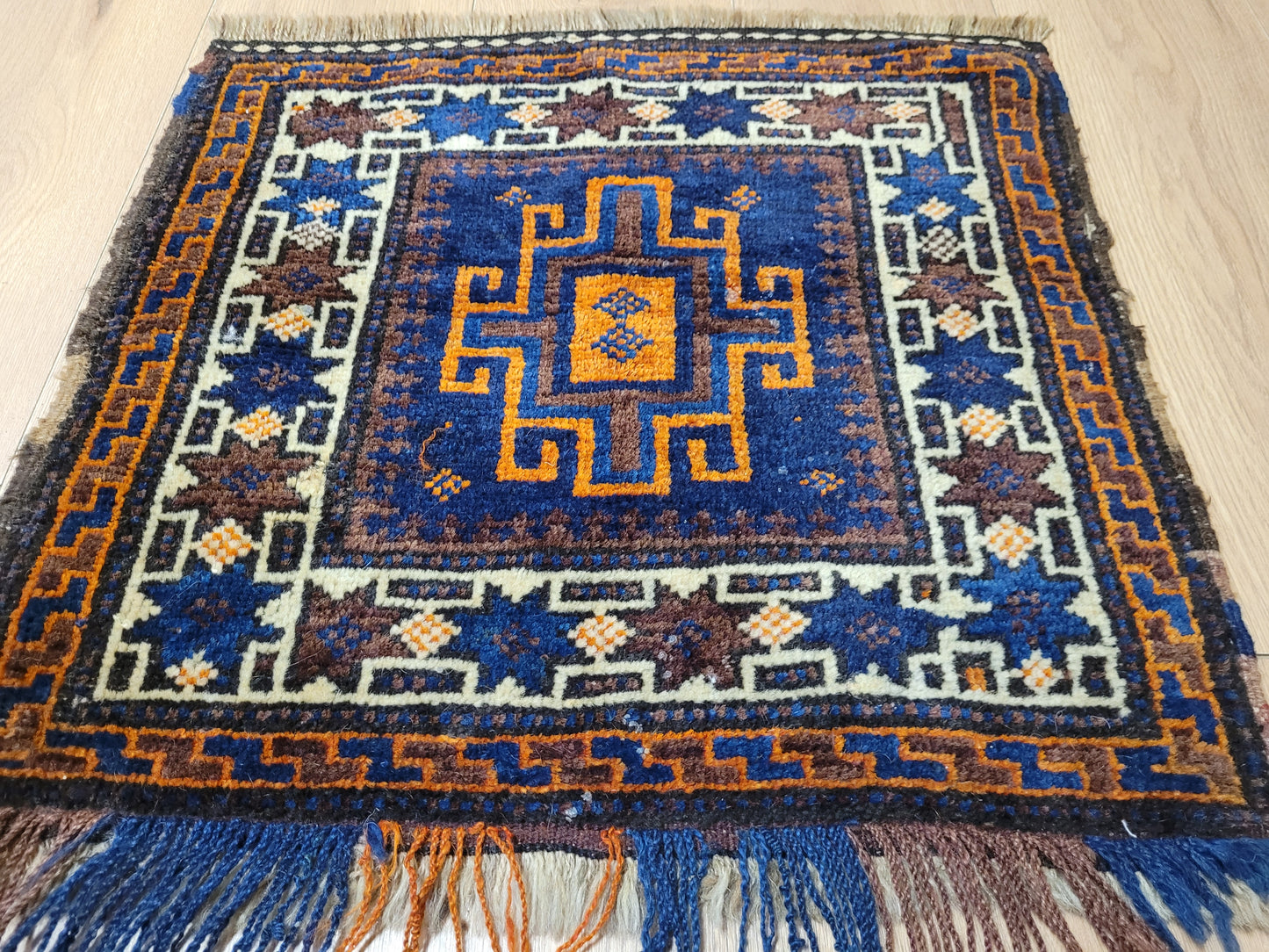 Belutsch Teppich antik geometrisch blau orange 56×60 cm