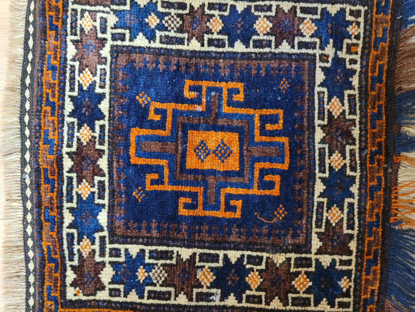 Belutsch Teppich antik geometrisch blau orange 56×60 cm