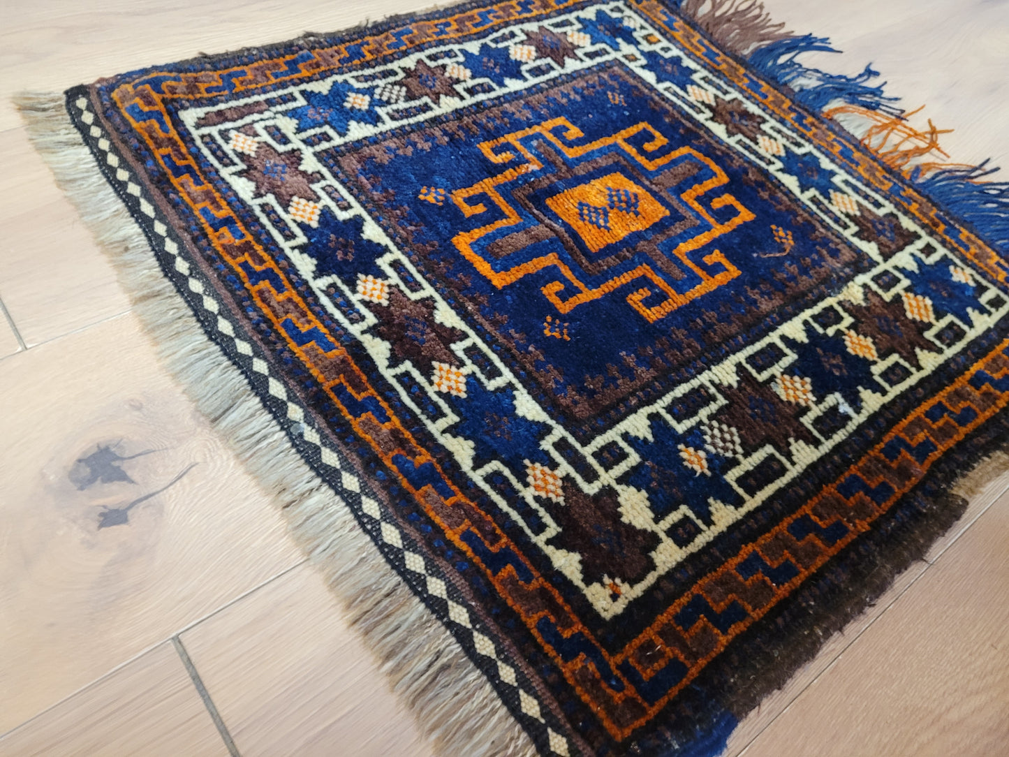 Belutsch Teppich antik geometrisch blau orange 56×60 cm