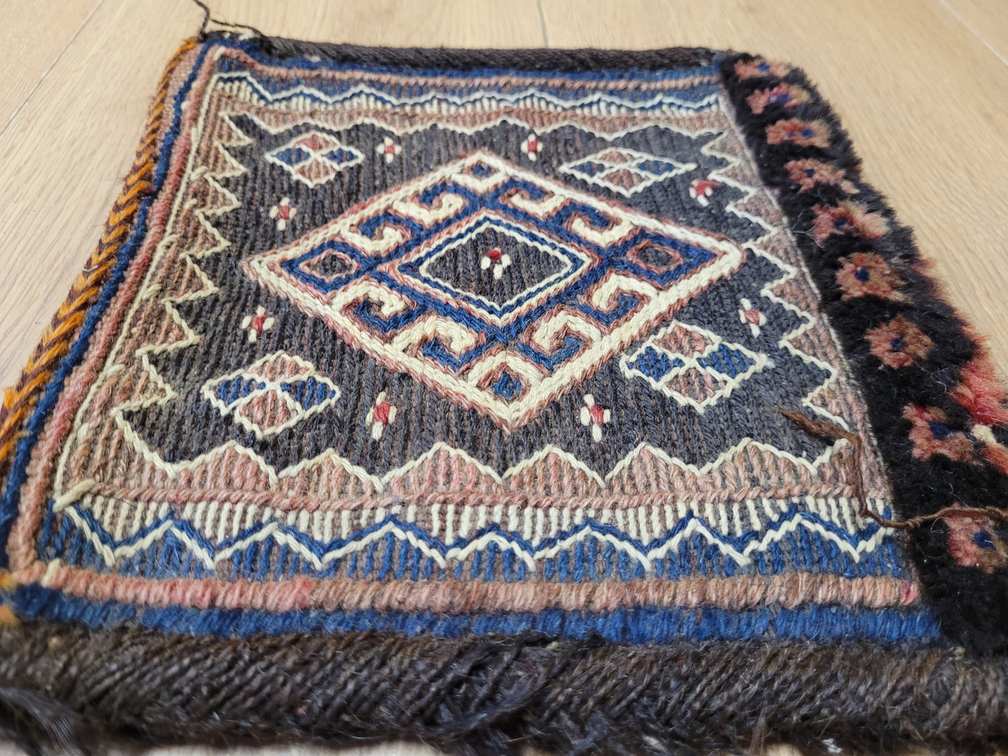 Gaschghai Tasche antik Nomadenarbeit 20×21 cm